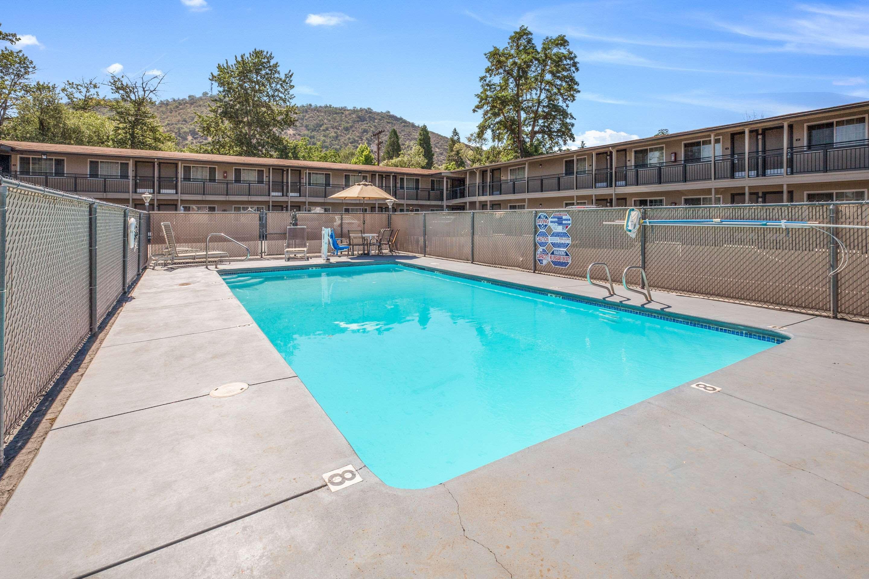 Econo Lodge Inn & Suites Yreka Luaran gambar