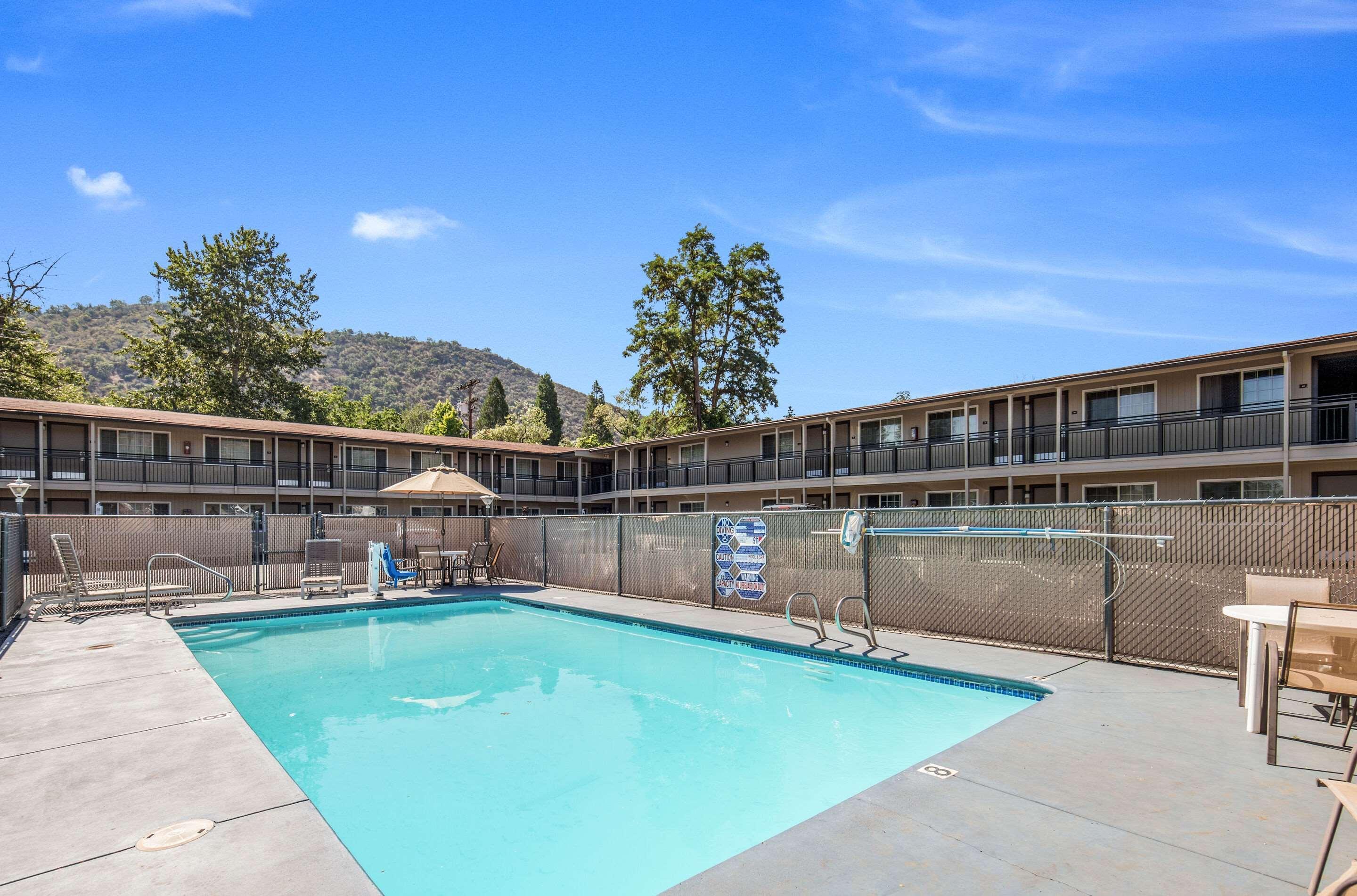 Econo Lodge Inn & Suites Yreka Luaran gambar
